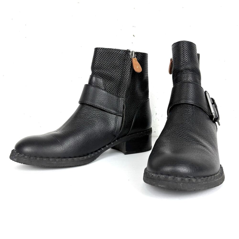 Gentle Souls by Kenneth Cole Binta Slit Moto Bootie 2 Black Leather Size 6.5
